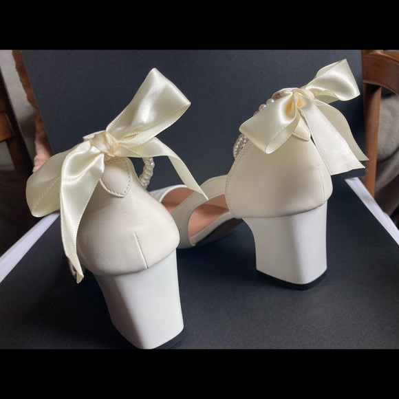 SHEIN Cream Dress Heels - Picture 5 of 5